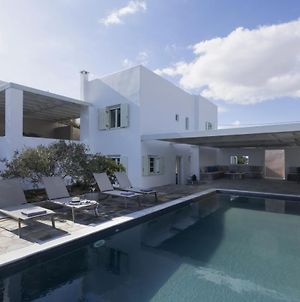 Stunning Beachfront 3Br Villa That Has It All! Αμπελάς Exterior photo