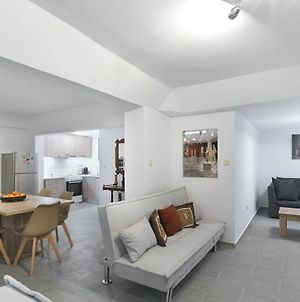 2 Bedroom Aprtmnt Next To Hilton And All Hospitals Αθήνα Exterior photo