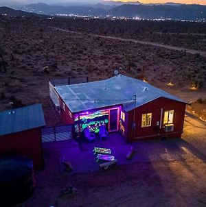 Jasper Glow House• 4 Acre •Games Hottub Ev Charger Βίλα Yucca Valley Exterior photo