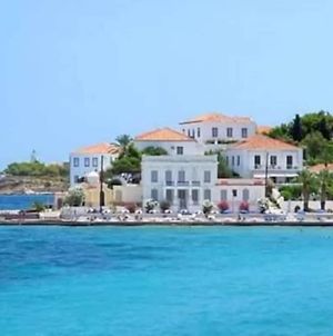 Traditional Old Mansion In The Island Of Spetses, With Sea View. Διαμέρισμα Exterior photo