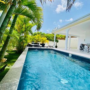 Villa Tropical Paradise Avec Piscine, 4 Chambres Le Moule Exterior photo