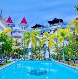 Landcons Hotel & Resort Λανγκάουι Exterior photo