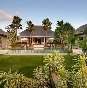 Serene 4Br Villa With Huge Garden & Pool In Canggu Dalung  Exterior photo