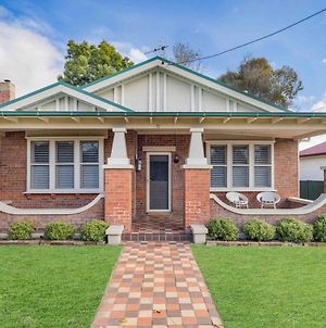 Currawong Bungalow - An Idyllic Group Stay In Town Mudgee Exterior photo