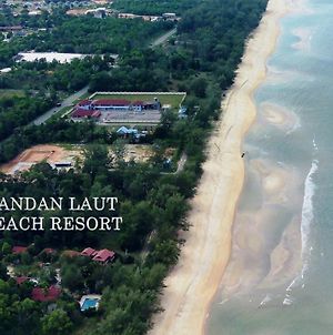Pandan Laut Beach Resort Kampung Penarik Exterior photo