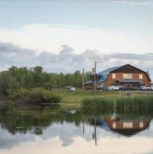 Montana'S Duck Lake Lodge Babb Exterior photo