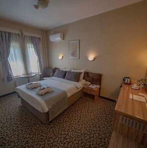 Room In Bb - Dbl Room With Thermal Bath ,Dinner Breakfast Included Ντενιζλί Exterior photo