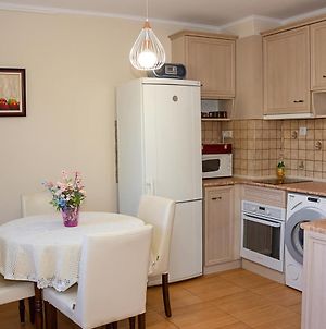 Cozy 1Bd Apartment With Free Parking In The Area Βάρνα Exterior photo
