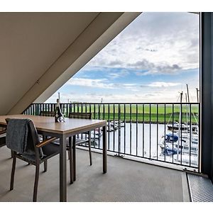 Penthouse With A Spacious Balcony With Beautiful Views Of The Lively Marina Kamperland Exterior photo