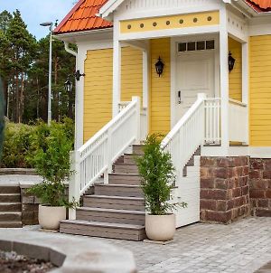 Tradgardsmastarbostaden / The Gardeners Villa Gävle Exterior photo