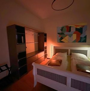 Igo Apartment 2 Schlafenzimmer Mit Waschmaschine Trockner Haustier Rheinufer 5Min Netflix Disney Plus 17-6 Ντούισμπουργκ Exterior photo