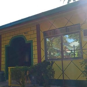 Rodel Yellow Hauz Itaytay Exterior photo