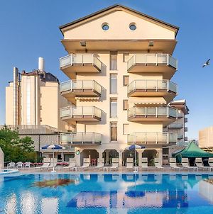Universal Ξενοδοχείο Τσέρβια Exterior photo