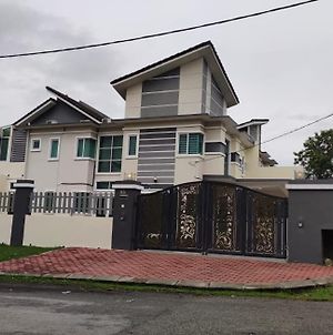 Sample House Διαμέρισμα Kampong Pasir Puteh  Exterior photo