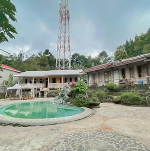 Urbanview Hotel D'Pineapple Villa Ciater Subang Exterior photo