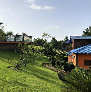 Villa Paraiso By Hospedify - Cabana Con Jardines, Hermosa Piscina Y A 3 Minutos Del Rio Jarabacoa Exterior photo