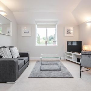 Roomspace Serviced Apartments - Lomond Court Surbiton Exterior photo