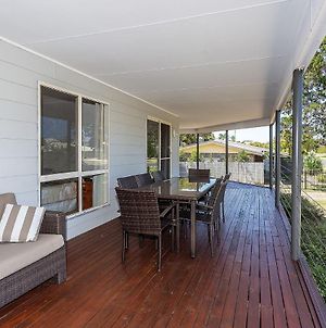 14 Zircon Street - Centrally Located Family Home With Covered Deck, Close To Patrolled Beach & Shops Rainbow Beach Exterior photo