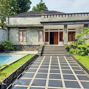 Villa Bukit Tulip Gununggeulis Exterior photo