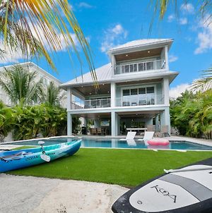 Acqualuxe - Exquisite 2022 Lux Canal Home W Outdoor Oasis Pool Spa Dock Sup Kayaks Fire Pit Anna Maria Island Exterior photo