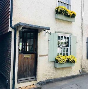 17Th Century Apartment Cottage In Shere Exterior photo