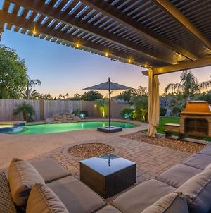 Waterfront Villa With Pool Hot Tub, And Lounge Area Chandler Exterior photo