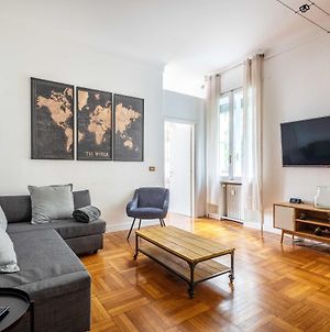 Exclusive 4 Bedrooms Apartment In Milan Center Exterior photo