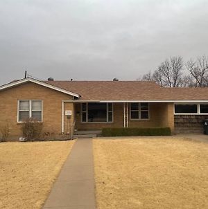 Spacious 4 Bedroom Home With 5 Beds Near Interstate 40 In Amarillo, Tx Exterior photo