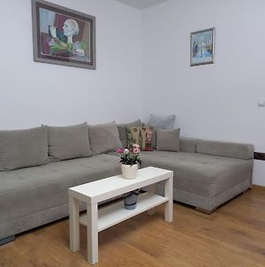 2Br Airport Accommodation W/Free Private Parking Ledine Exterior photo