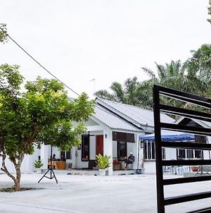 Villa Kobun Batu Laut Halal Homestay Tanjong Sepat Exterior photo