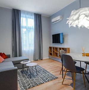 New Black & White - 2Bdr Apartment With Balcony Σόφια Exterior photo