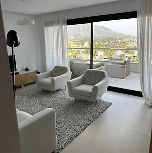 Contemporary 3 Bed Penthouse With Sea And Mountain View In La Quinta Διαμέρισμα Benahavís Exterior photo