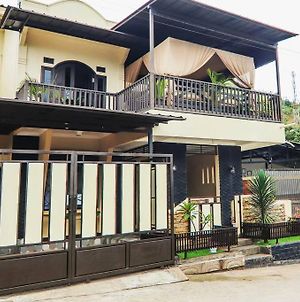 The Yuwono House Bandung Βίλα Exterior photo
