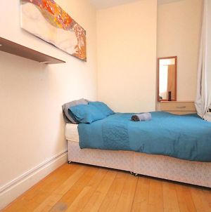 Three Bedroom Flat With Garden In Fulham Λονδίνο Exterior photo