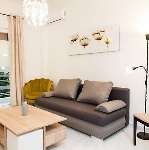 Modern 3-Bedroom Apartment Next To Koridallos Square Πειραιάς Exterior photo