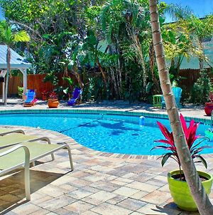 Coconut Grove Beach Resort Suites 7 & 8 Clearwater Beach Exterior photo