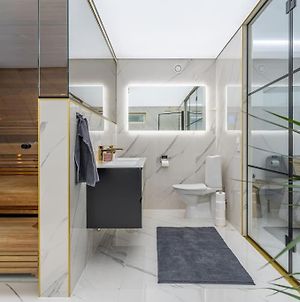 Modern Apartment With Jacuzzi And Sauna Βάασα Exterior photo