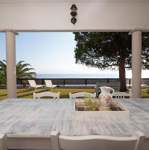 Villa Cortesia Maritima - Seaside & Private Αμάρυνθος Exterior photo