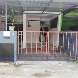 Cozy Hut Klia Sepang With Free Wi-Fi & 3 Airconds Βίλα Banting  Exterior photo