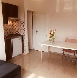 Sweet, Light, Simple Studio With Parking And Patio Διαμέρισμα Λωζάνη Exterior photo