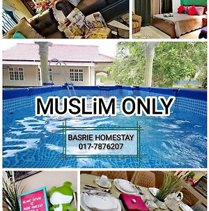 Basrie Villa Pagoh - Private Pool , Wi-Fi , Netflix , Cozy Muar Exterior photo