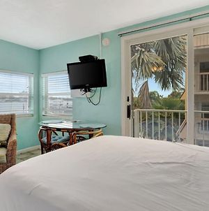 The Seashell Suite With Private Balcony And Walk To Beach Clearwater Beach Exterior photo