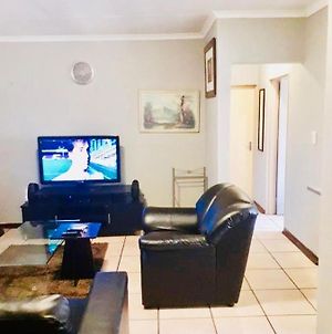 Ankazimia House At Rodiokop Two Bedrooms Apartment Roodepoort Exterior photo