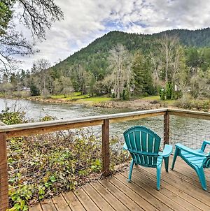 Spacious Grants Pass Home With Hot Tub And Views! Exterior photo