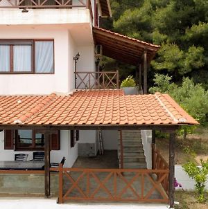 Spacious Seafront Villa, Ideal For Secluded Relaxation Αγία Παρασκευή Exterior photo