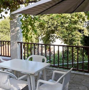 Apartment In Summer House With Large Balcony Χορευτό Exterior photo