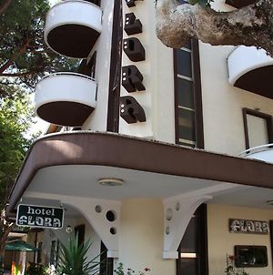 Hotel Flora Μπελάρια-Ιτζέα Μαρίνα Exterior photo