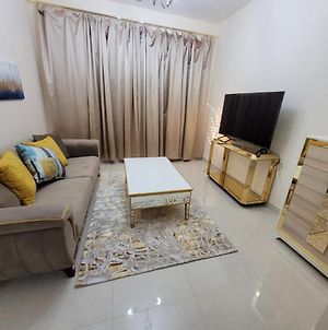 Spacious And Comfortable Apartment Near Sharjah University City Exterior photo