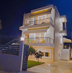 The Bright House A Two-Storey Maisonette In Loutraki Exterior photo