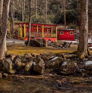 The Lil' Red Caboose On The Creek Ξενοδοχείο Bryson City Exterior photo
